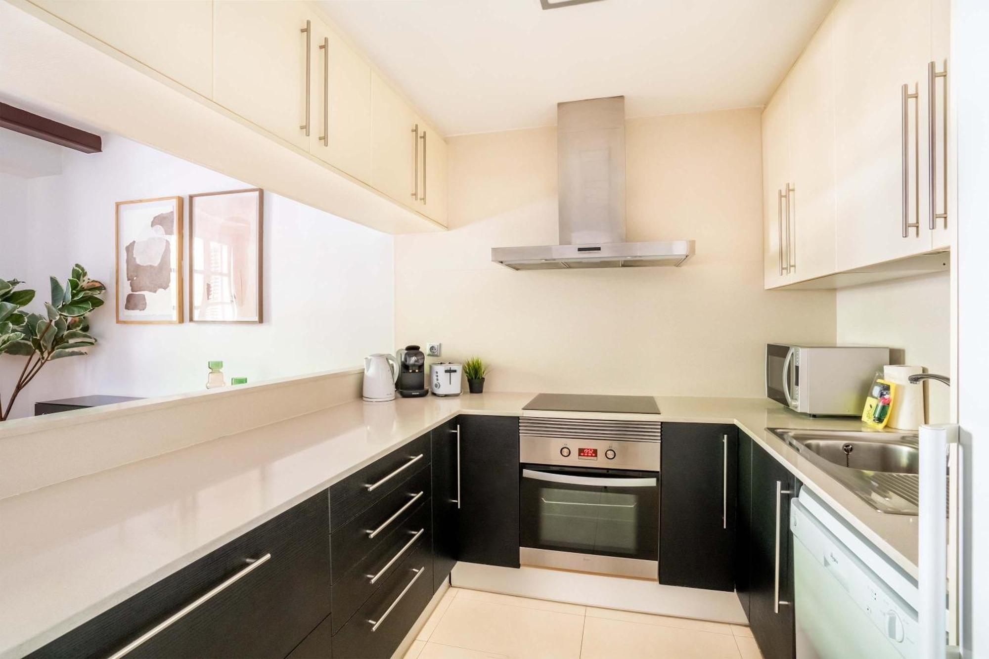 Pl Universitat Comfortable 3bd With Private Patio Barcelona