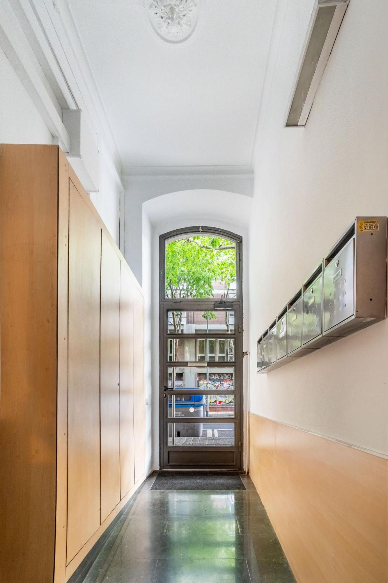 Pl Universitat Comfortable 3bd With Private Patio