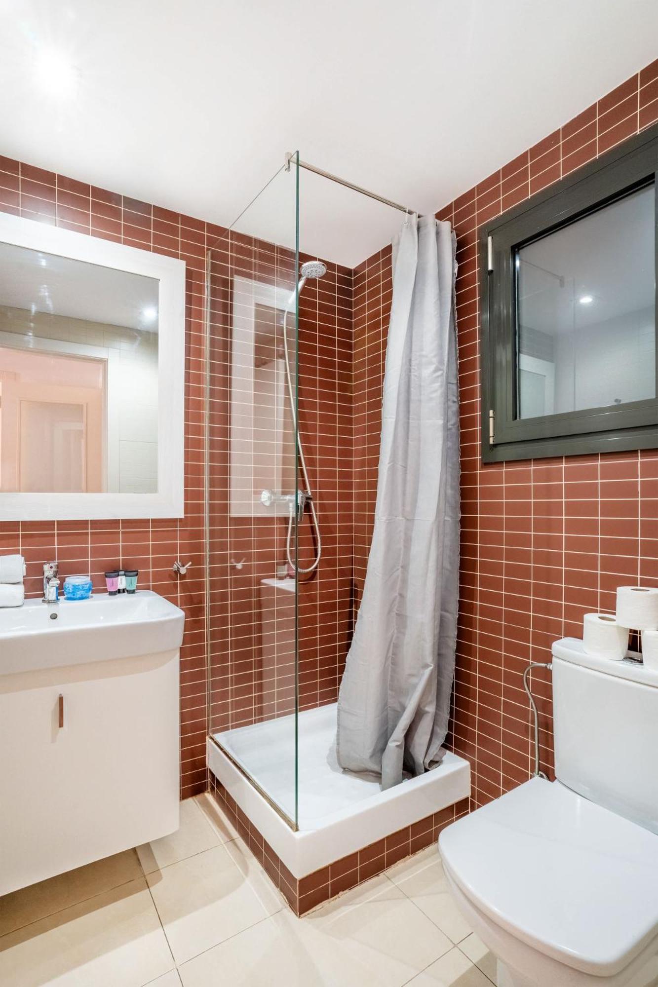 Pl Universitat Comfortable 3bd With Private Patio Barcelona