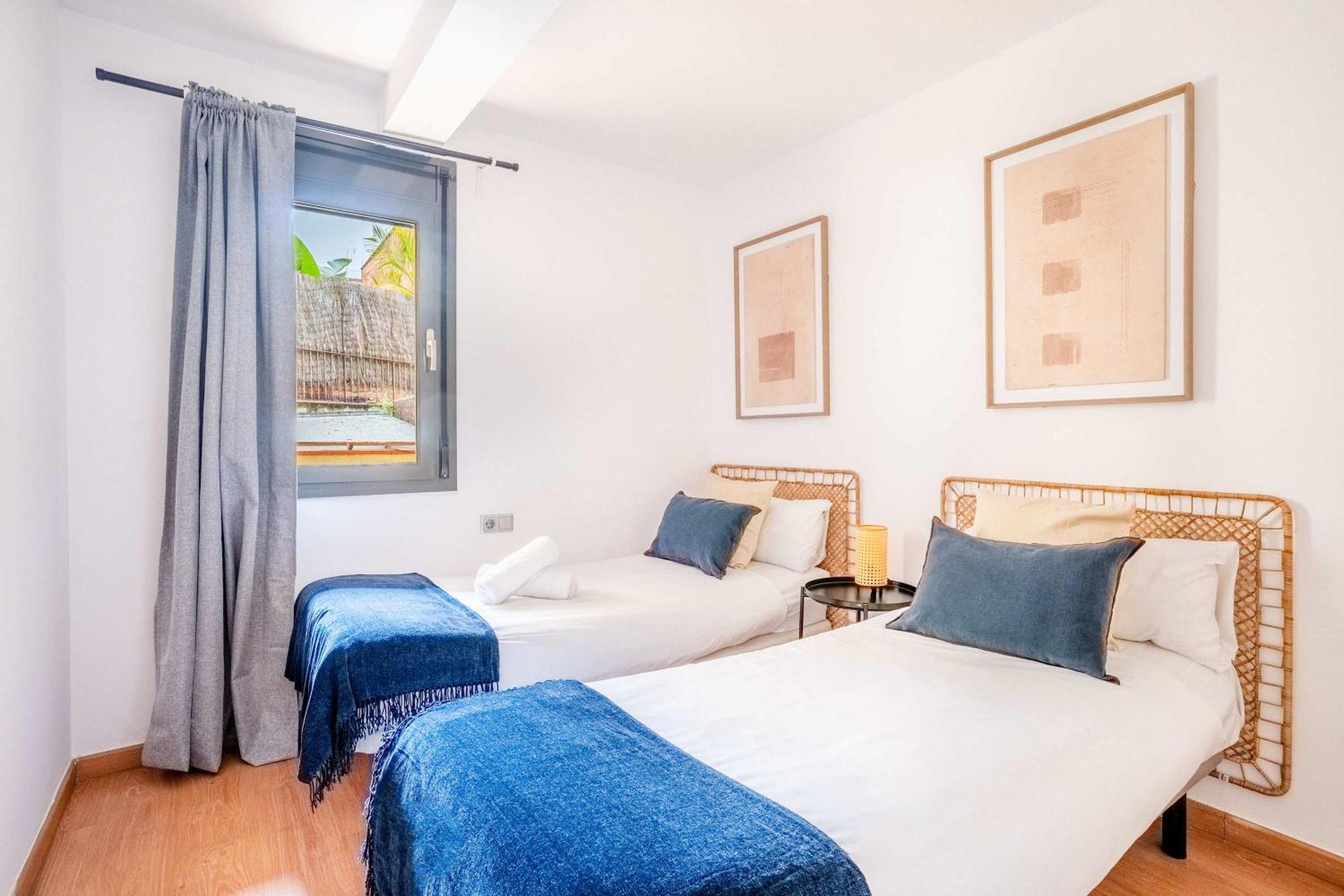 Pl Universitat Comfortable 3bd With Private Patio Apartment
